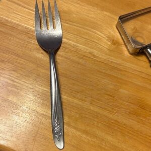 Oneida Silver Floral-Accent Dinner Fork- Roseanne fish fork